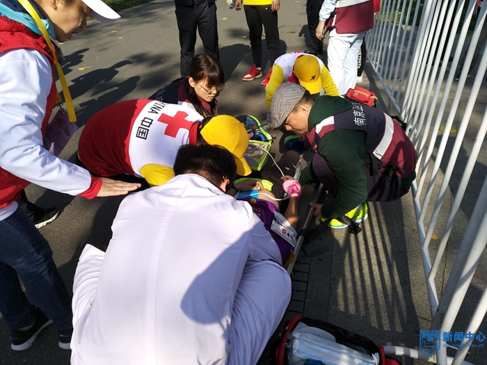 我校紅十字會順利完成2018南京馬拉松醫療保障任務 (2).jpg