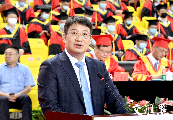 杰出校友陳衛國送寄語 杰出校友陳衛國送寄語